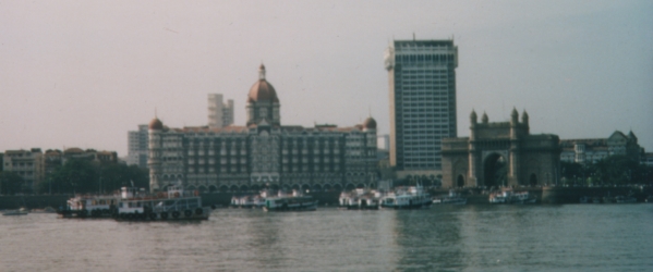 Hotel Taj Mahal all'imbrunire - Parte antica e parte moderna di Bombay